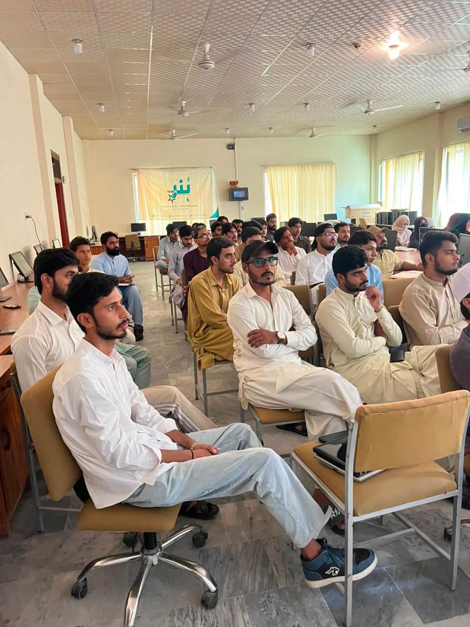 Hunar Tehreek training class in session — photo 9